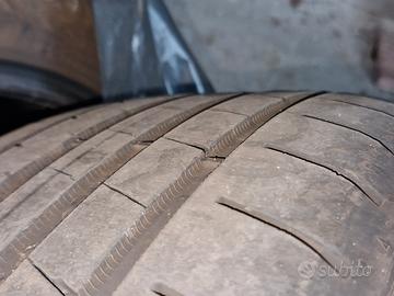 hankook gomme 215 55 17 215/55/17 seminuove