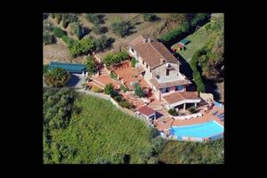 Rustico / Casale di 250 m² con più di 5 locali a M