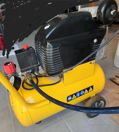 Compressore Stanley 24 litri con motore da 2 KP