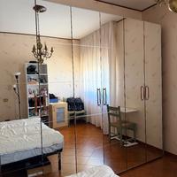 Armadio in legno di ciliegio 8 ante con specchio