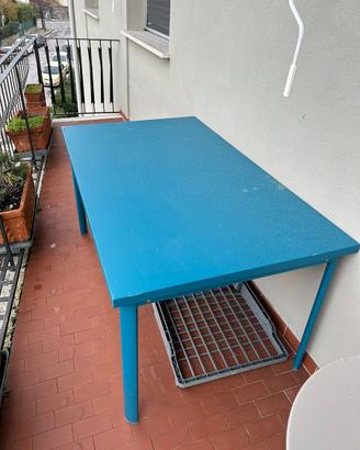 Tavolo in metallo azzurro