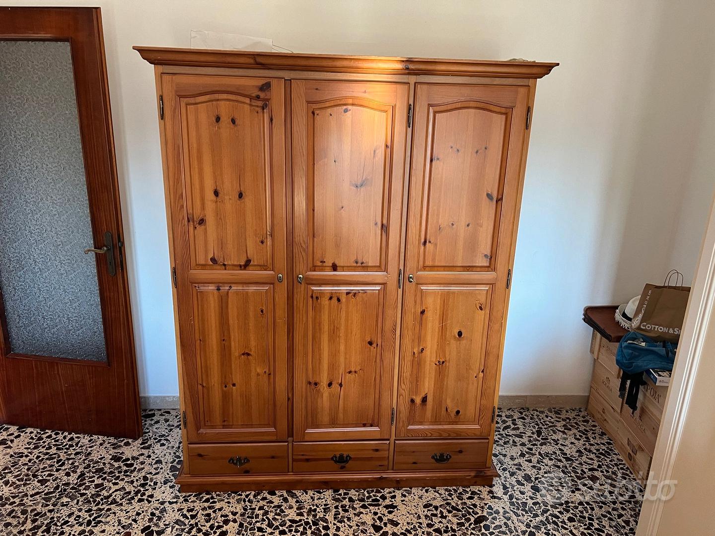 Guardaroba in legno in vendita a Milano, Facebook Marketplace