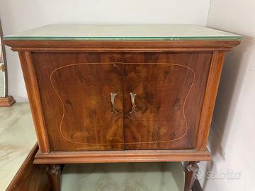 Comodini vintage fatti a mano