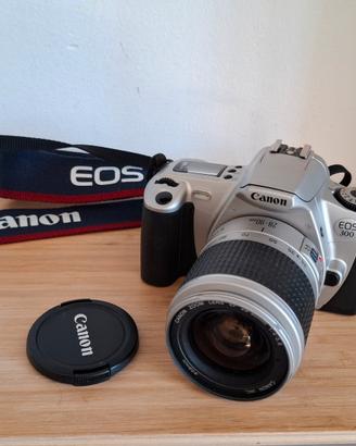 Canon EOS 300 analogica + EF 28-90mm con tracolla