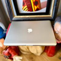 MacBook Pro - Apple