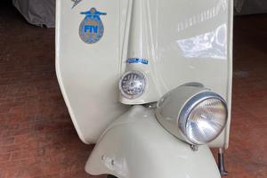 Vespa faro basso targa oro anno 1953 da vetrina