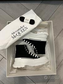 Stivaletti Alexander McQueen in Nero/Bianco