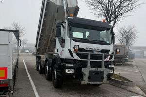 Autocarro IVECO TRAKKER 500 8X4 ribaltabile