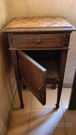 comodino antico in radica con piano in marmo