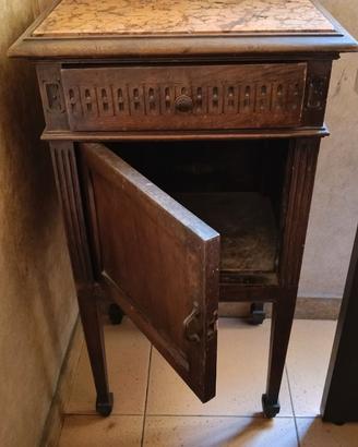 comodino antico in radica con piano in marmo