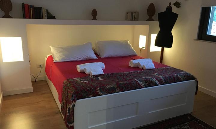 Bivano arredato sulla collina di Acicastello