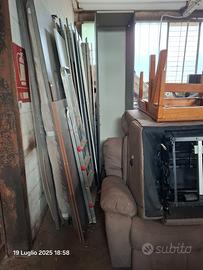 camera soggiorno divani