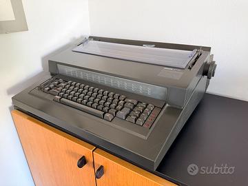Macchina da scrivere Olivetti