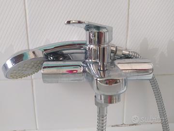 Rubinetto miscelatore con doccino