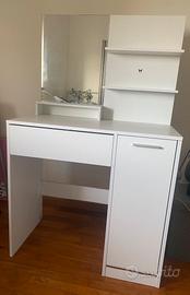 Tavolo da trucco con specchiera