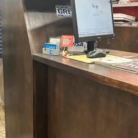 Tavolo/scrivania/cassa stilizzata