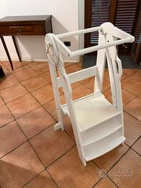 Torre montessoriana pieghevole in legno bianca