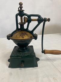 Antico macinacaffè num.di produzione 1,  primi 900