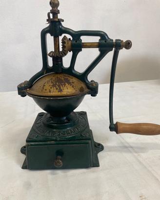 Antico macinacaffè num.di produzione 1,  primi 900