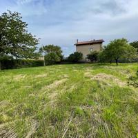 TERRENO EDIFICABILE ZONA IMMERSA NEL VERDE DI 7...