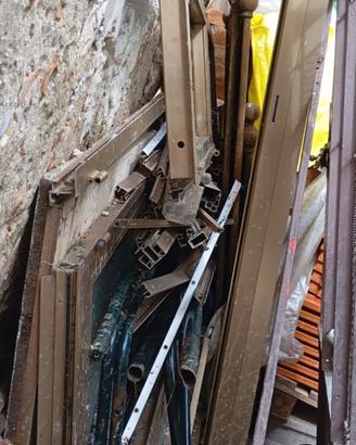 Ferro alluminio materiali vari in acciaio