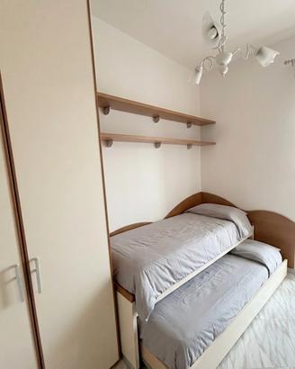 Titolo: Cameretta moderna legno chiaro - 2 Letti +