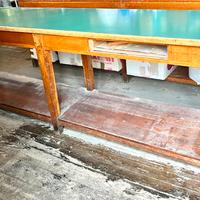 2 Tavoli con cassetti - uso magazzino, negozio ecc