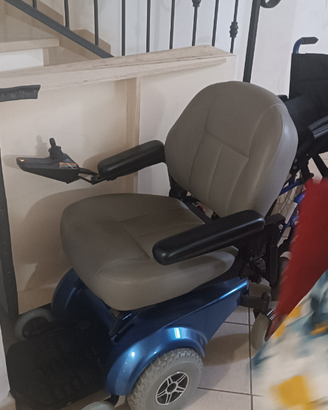 Sedia a rotelle elettrica