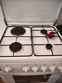 cucina quattro fuochi con forno ventilato 