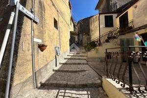 CASA SEMINDIPENDENTE A MONTESARCHIO
