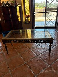 tavolino di legno con vetro