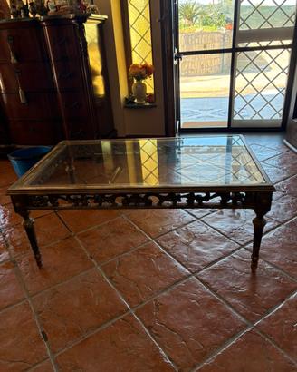 tavolino di legno con vetro