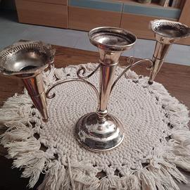 Antico candelabro a 3 fiamme in metallo argentato