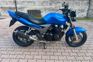 Kawasaki ZR-7 del2000 pronta all’uso