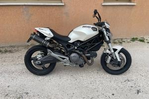 Ducati monster 696
