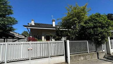 Immobile in asta di 291 m² con 4 locali e box auto