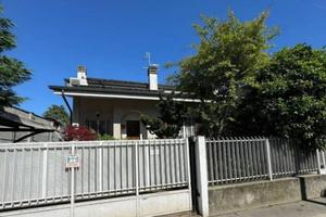 Immobile in asta di 291 m² con 4 locali e box auto