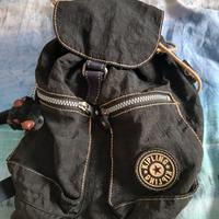 zainetto Kipling nero con finiture blu