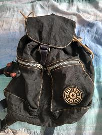 zainetto Kipling nero con finiture blu