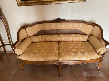 Divano classico con poltroncine