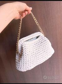 Clutch bianca all’uncinetto