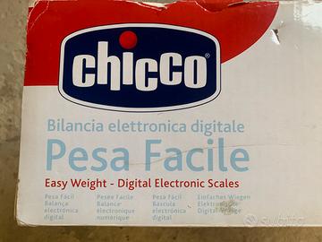 Bilancia pesa neonato