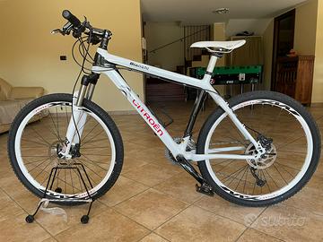 Mountain Bike Bianchi in carbonio