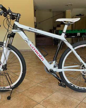 Mountain Bike Bianchi in carbonio