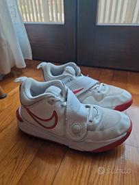 scarpe Nike team hustle