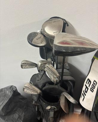 Sacca da golf con ferri titleist ap1 e drive