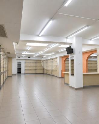 NEGOZIO A RIVOLTA D'ADDA