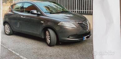 Auto Lancia Ypsilon