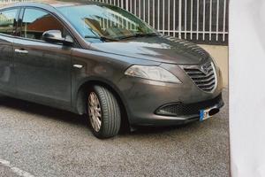 Auto Lancia Ypsilon