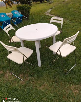 Tavolo sedie sdraio poltroncine 